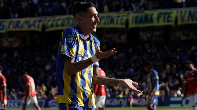 Ángel Di María celebra su gol en el Gigante de Arroyito