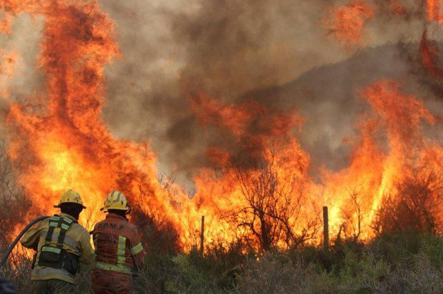 Con un nuevo foco, los incendios en Córdoba siguen fuera de control