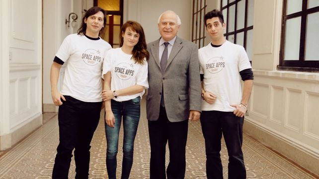 Los ganadores del NASA Space Apps Challenge Rosario estuvieron con Lifschitz