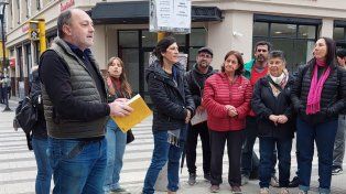 Jorge Riani introduciendo al público presente y agradeciendo la presencia de todos