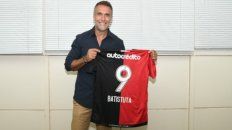 Gabriel Omar Batistuta puede ser un potencial entrenador de Newell’s si es que Frank Kudelka no resiste en su cargo. Gabriel Omar Batistuta puede ser un potencial entrenador de Newell’s si es que Frank Kudelka no resiste en su cargo.