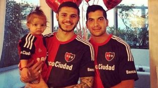 {alttext(Mauro Icardi, de 29 años, siempre manifestó su fanatismo por Newell's, pero la realidad es que estaría cerca de Manchester United.&nbsp;,Newell's: los hinchas hicieron tendencia en las redes sociales el pedido de #IcardiANewells )}