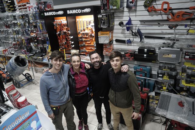 El equipo de la ferretería Puerto Nuevo.
