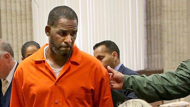 Condenaron a 30 años de prisión al cantante R. Kelly por abusos sexuales a menores