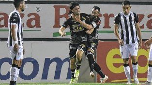 Unión seguiría en la puja por el extremo Facundo Castelli