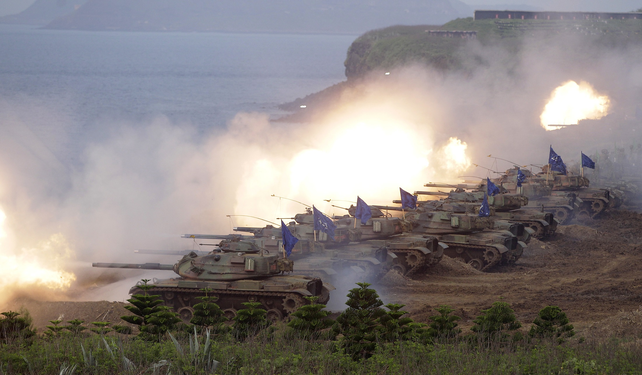 Ejercicio del ejército de Taiwán sobre el mar. Xi Jinping ha hecho de la ocupación de la isla un objetivo declarado de su política exterior. 