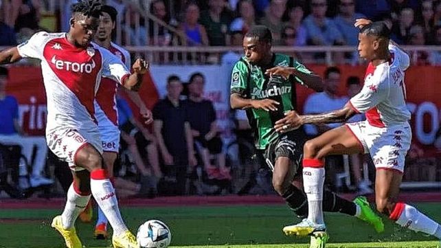Lens goleó a Mónaco para llegar