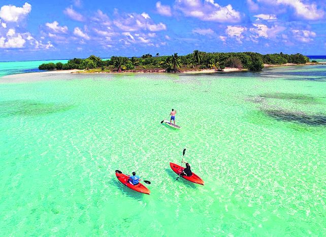 Las transparentes aguas de Lettle Cayman.