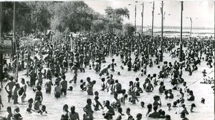 La Florida repleta en 1981, con árboles, sin puente Rosario-Victoria a la vista y con los postes de la luz en medio del agua, como boyas.&nbsp;