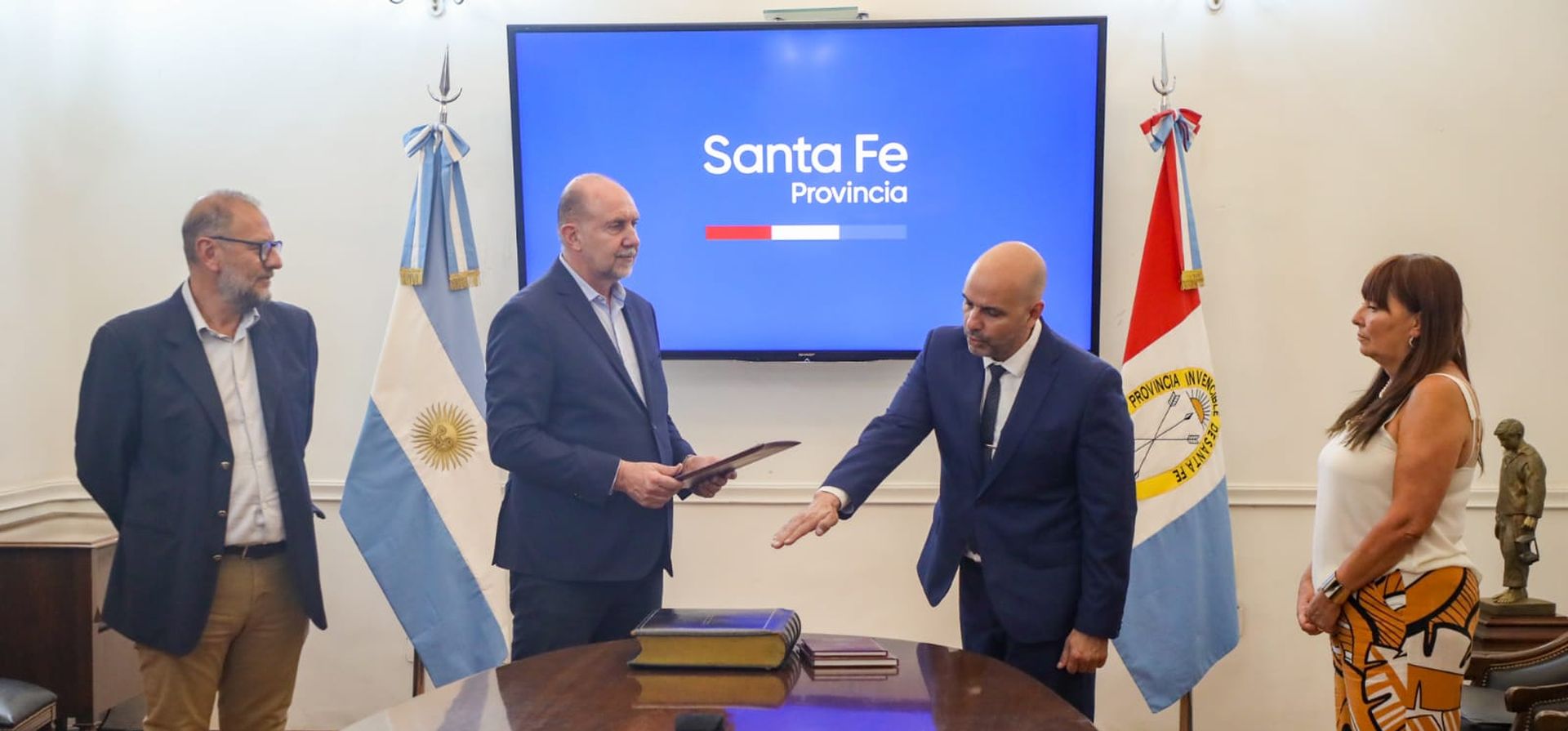 La política, ante la misión más difícil