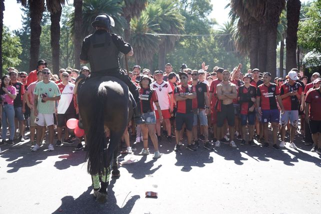 La hinchada de Newells llegó en masa al Coloso para alentar al equipo de Heinze