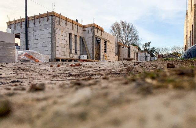 En construcción. Los condominios son parte de la polémica.