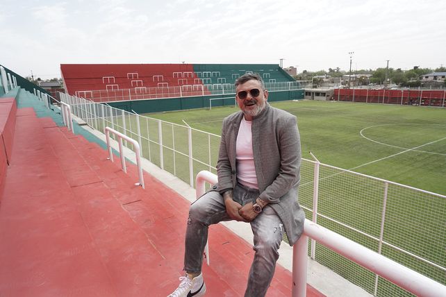 Diego Lavezzi inauguró días atrás el estadio de Coronel Aguirre. El empresario se lanzó a la candidatura presidencial de Central.