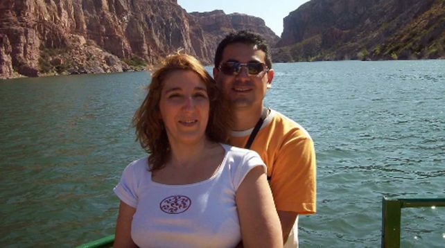 Degolló a su esposa delante del hijo de ambos y se entregó a la policía