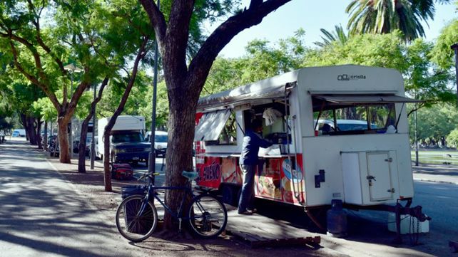 Rosario quiere reemplazar los grupos electrógenos de los food trucks por energía eléctrica