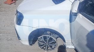 Robaron un auto de la casa y tras ser chocado