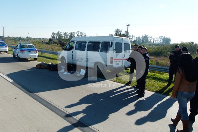 Cinematográfica persecución policial con una gavilla de ladrones apresada