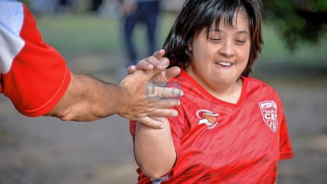 Escuela Amigos. Jugadores con discapacidades practican básquet en Talleres y viven la vida de la institución.
