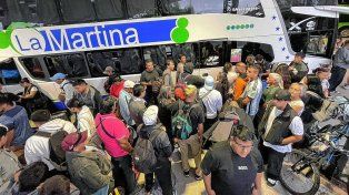 Los trabajadores partieron el viernes con la ilusión de la cosecha y ayudar a sus familias.&nbsp;