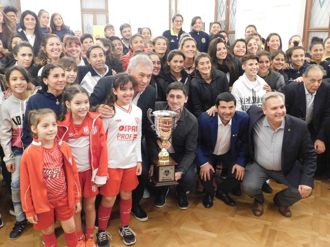 thumbnail_7619 f001 futbol femenino
