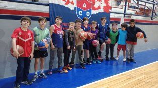 Los chicos de Olimpia preparados para jugar este domingo.