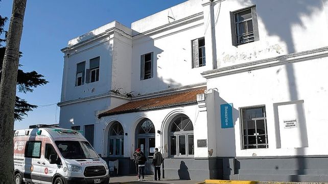 La víctima del femicidio llegó sin vida al Hospital Roque Sáenz Peña