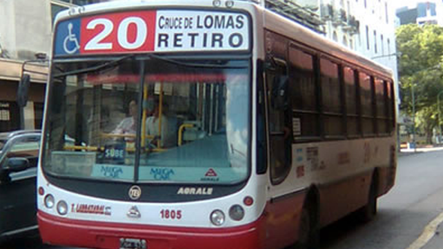 Un colectivo se incrustó contra una casa: hay al menos 15 heridos