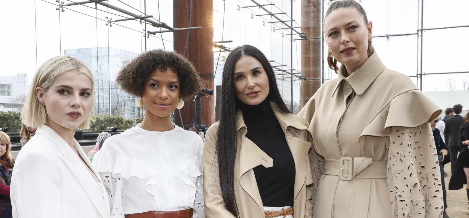 Lucy Boynton, de izquierda a derecha, Gugu Mbatha-Raw Demi Moore y Maria Sharapova asisten a la colección de moda Chloe Ready To Wear Otoño/Invierno 2022-2023, presentada durante la Semana de la Moda en París, el jueves 3 de marzo de 2022.