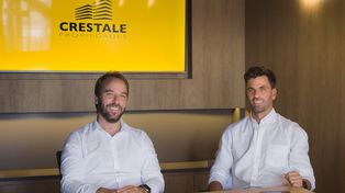 Juan Manuel y Matías Crestale son directores de la inmobiliaria rosarina que fundó su padre, Ulises.