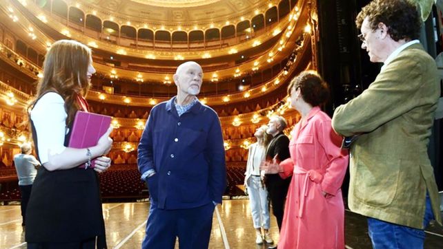 John Malkovich llegó a Argentina. El viernes se presentará en el teatro Ópera de Buenos Aires. Aprovecha para pasear