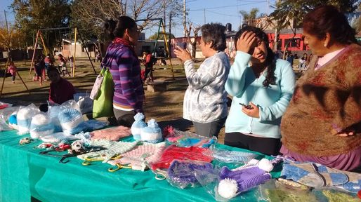 Artesanos de Alto Verde invitan a los santafesinos a visitar la feria del barrio costero