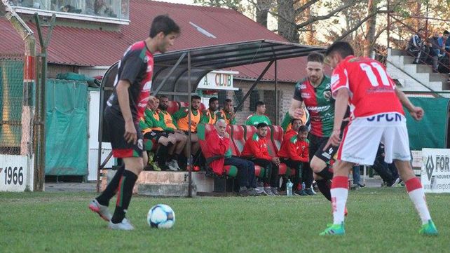 Atlético Paraná volvió a perder y sigue en el fondo de la Zona 3