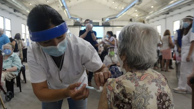 Hubo 92 nuevos contagios de Covid en Rosario y otra vez no se reportaron muertes