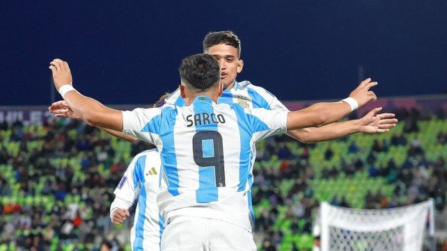 Argentina ganó en su debut.