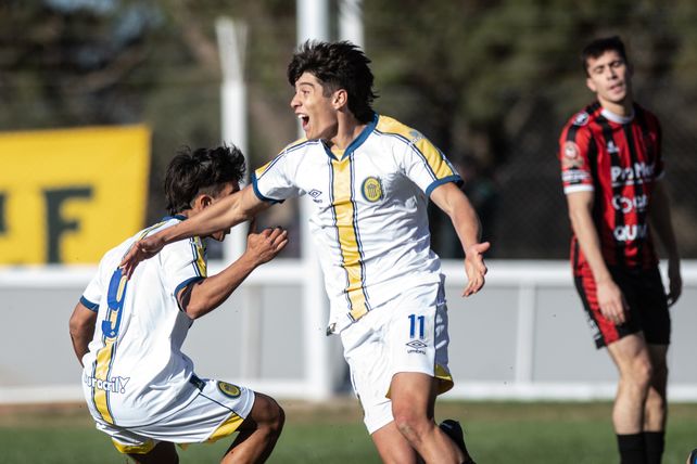 Goleador I. Facundo Alarcón marcó el tanto de la apertura en Carcarañá. 