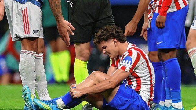 Julián Álvarez sufrió un traumatismo en el tobillo y encendió las alarmas en la Selección Argentina.