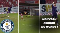 La secuencia muestra a KIng rematando, la pelota ingresando al arco contrario tras picar en la medialuna y el festejo de su golazo, que significó un nuevo récord. La secuencia muestra a KIng rematando, la pelota ingresando al arco contrario tras picar en la medialuna y el festejo de su golazo, que significó un nuevo récord.