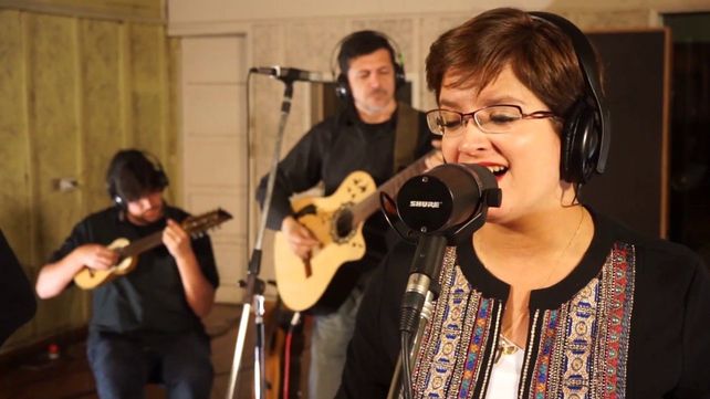 La banda Amalaya Folk llega desde San Nicolás a Rosario para presentarse en el bar El Cairo el viernes 10 de mayo.