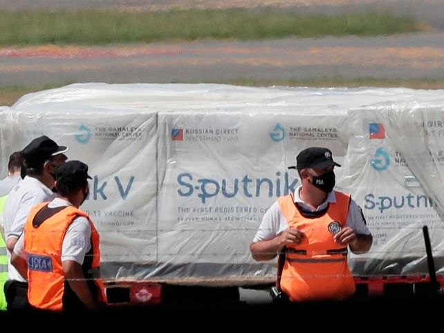 Vacuna rusa: comienza la prueba piloto de la campaña de vacunación de los 70 mil agentes de salud de la provincia