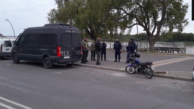 Buzos trabajan en la búsqueda de Uriel Lell
