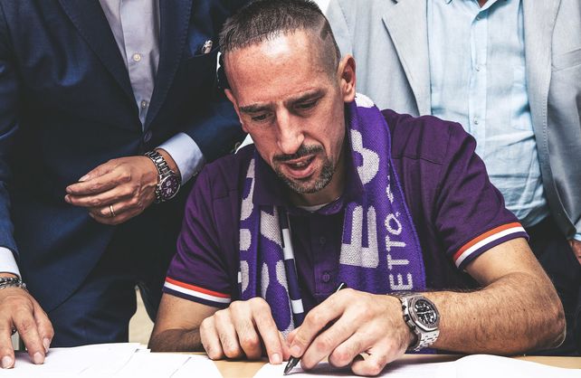 Ribery firmó su contrato con Fiorentina