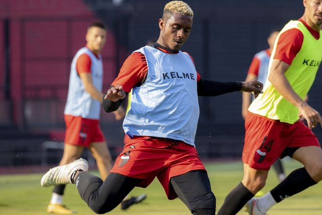 El colombiano Yeiler Goéz ya participó deltrabajo táctico que dispuso Domínguez en el estadio.