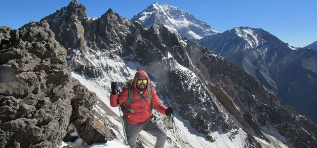 protagonista. Vicente Gamboa subió al cerro Tolosa el domingo pasado en compañía de amigos argentinos.