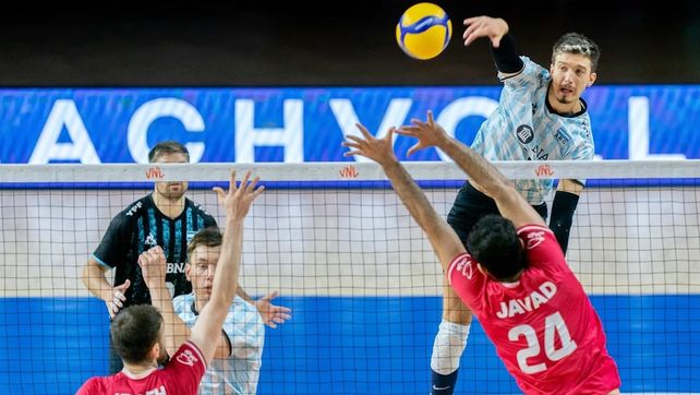 Palonsky pegó ante el bloqueo de Jayad.&nbsp;