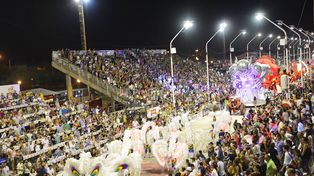 Espectáculo. La fiesta en el corsódromo arrancará a partir de las 22.30, con el desfile de tres comparsas.