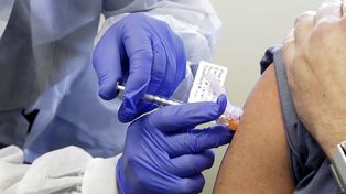 Coronavirus: solo la vacuna rusa llegaría al país antes de la segunda ola de contagios