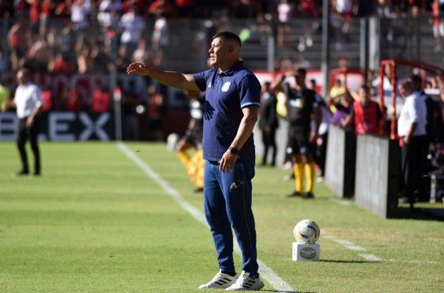 Jorge Almirón tuvo un debut en el clásico rosarino con el pie derecho. Central lo ganó por 2 a 0.