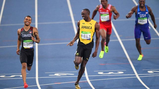 ¿De qué hablaron Usain Bolt y su pupilo Andre De Grasse cuando llegaban a la meta?