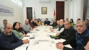 Docentes reclaman la reapertura de paritarias, pero el Gobierno prevé convocar después del receso invernal