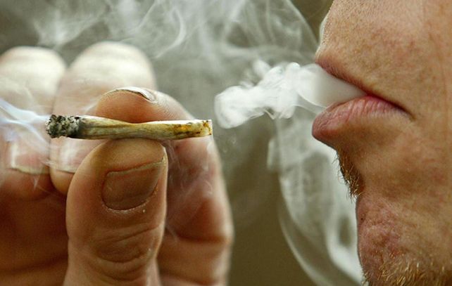 El estudio sugiere que las personas que habían consumido cannabis con regularidad durante un período prolongado tenían cerebros mejor conectados.